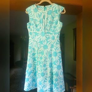 London Times, Cap sleeved blue and white floral size 6 classic dress